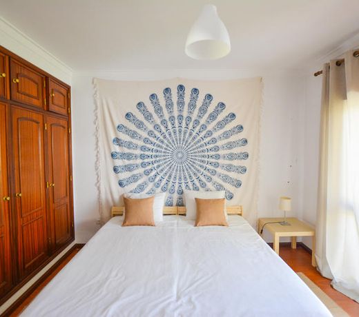 Mahara Caparica Surf Camp