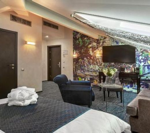 Seasons Boutique Hotel