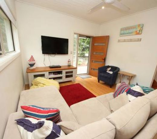 Trial Bay Eco Lodge 1 Osprey - 137-39 Cardwell Street