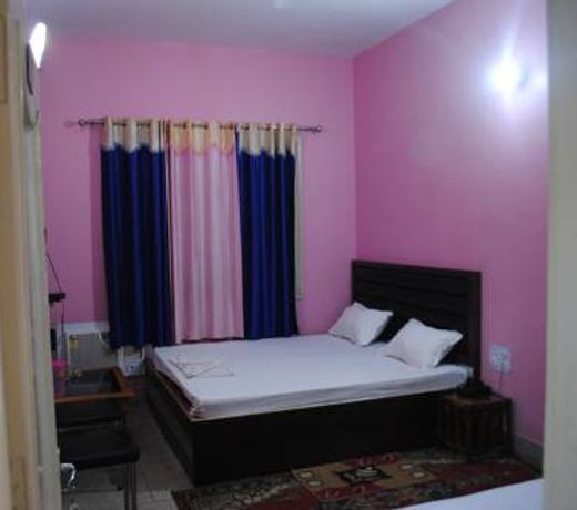 KARANS HOTEL & RESTAURANT