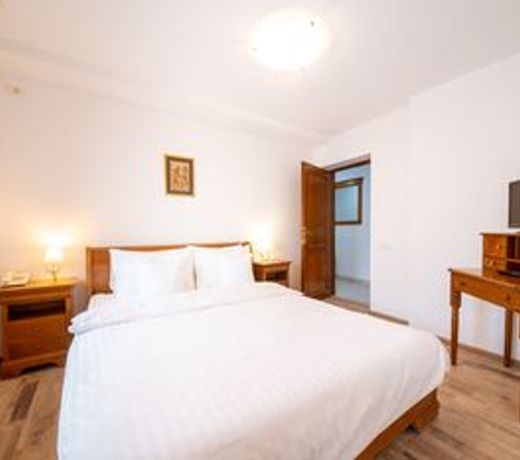 Bucharest Boutique by Jullie