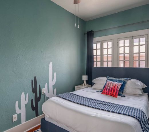 Relaxing 3BR Downtown #2A by WanderJaunt