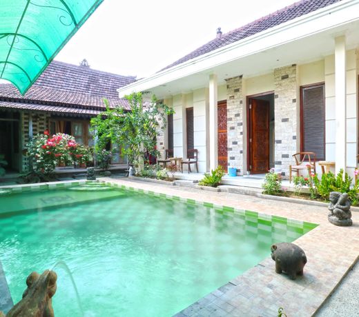 OYO 90363 Nira Guest House Sanur Bali