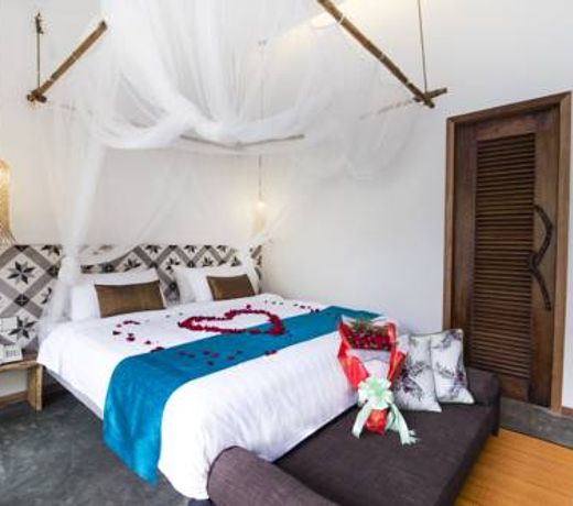 Sarina Hotel & Villa