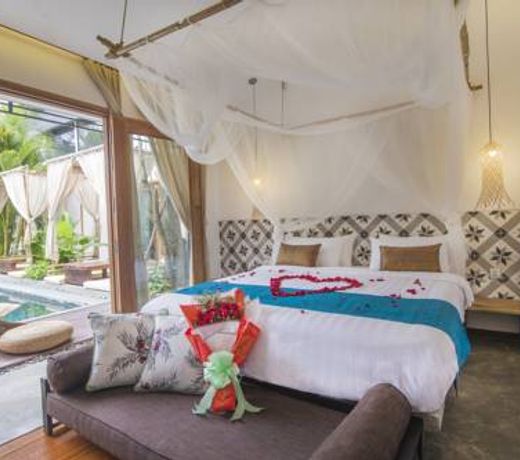 Sarina Hotel & Villa