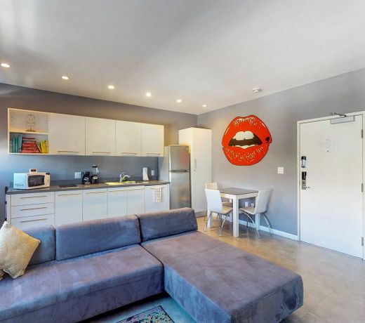 NEW LISTING! Sleek, modern studio in the heart of Miami Beach -walk to the shore
