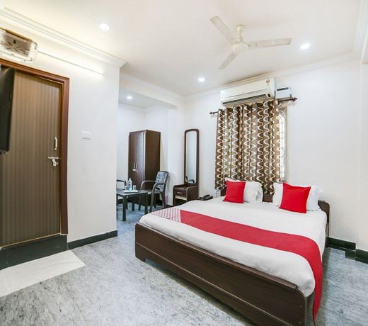 OYO 14178 Hotel Sea City