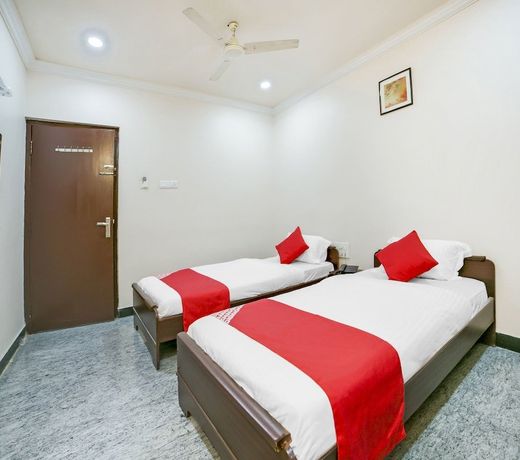 OYO 14178 Hotel Sea City