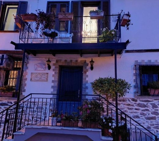 Old Town Traditional Residence