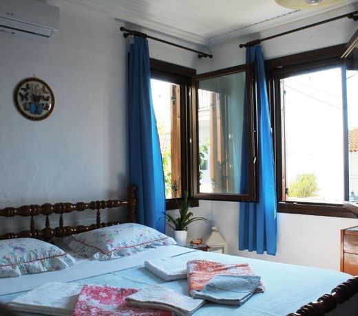 Old Town Traditional Residence