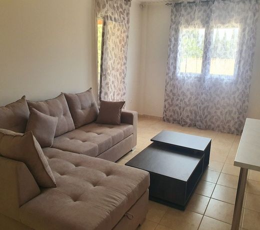 BELLA De LUX APTS