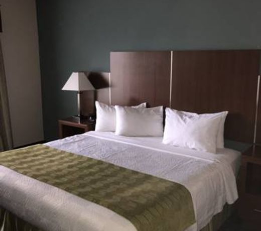 Countryview Inn & Suites