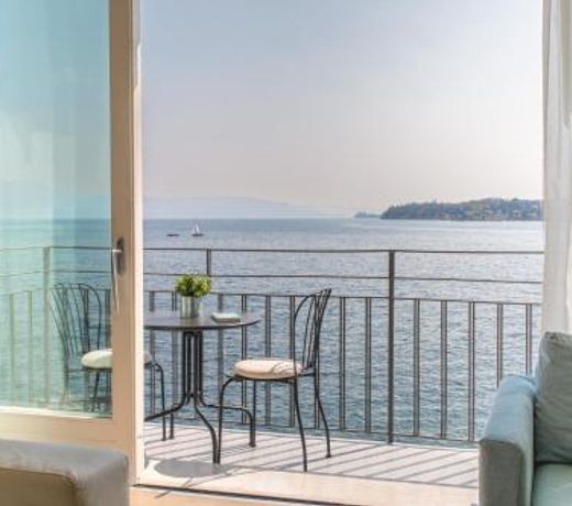 Luxury Lake View Apartments