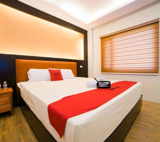 RedDoorz Premium near Trinoma