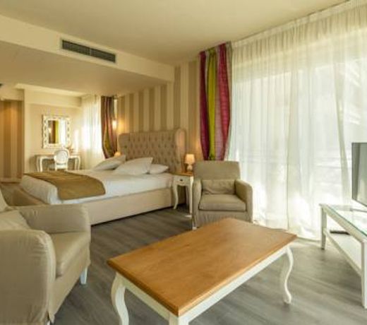 La Dolce Vita Hotel