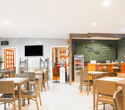 OYO 484 Gonzala Suites