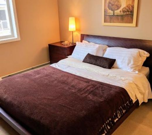 Quiet Condo close to WEM w/ A/C & U/G Parking