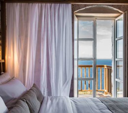 BASSA MAINA Villas & Suites