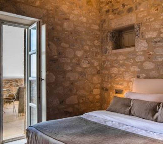 BASSA MAINA Villas & Suites