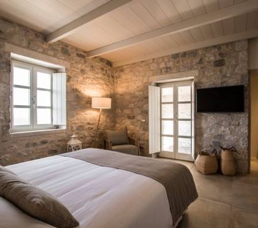 BASSA MAINA Villas & Suites
