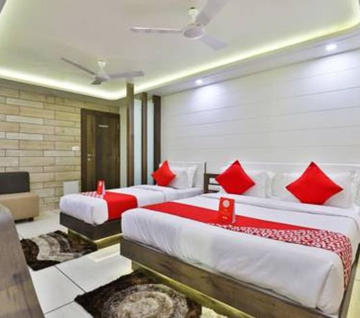 OYO 15453 Hotel Pearl