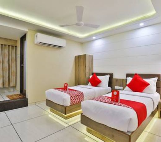 OYO 15453 Hotel Pearl