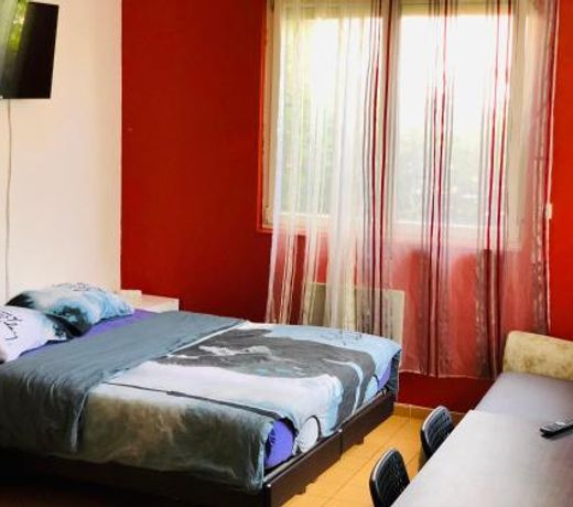 Cosy studios on the boards of Seine, PARIS