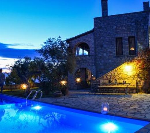 Poolside Castle, Panoramic Seaview Retreat!
