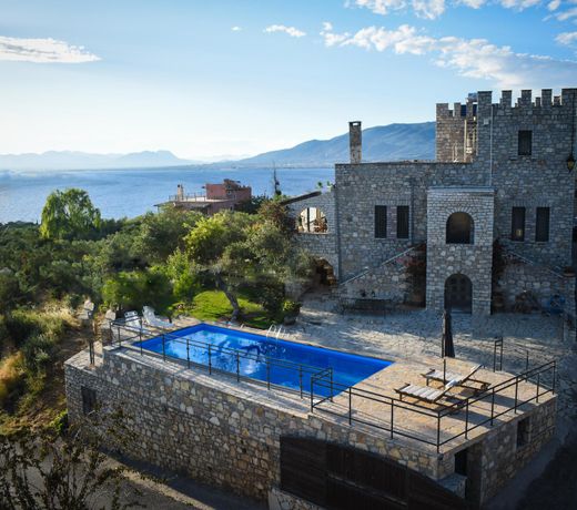 Poolside Castle, Panoramic Seaview Retreat!