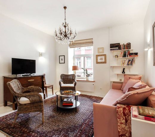 Cosy Old Town Apartment in Trendy Neighbourhood