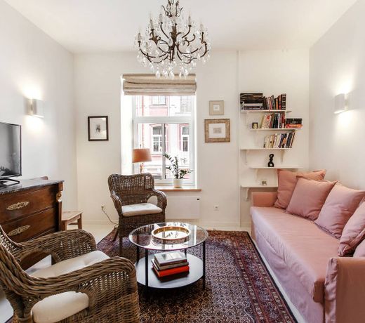 Cosy Old Town Apartment in Trendy Neighbourhood