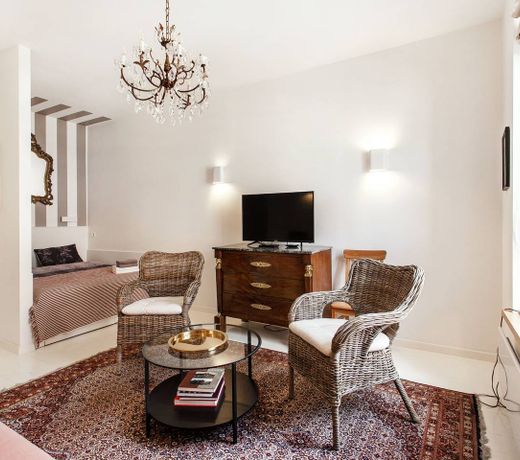 Cosy Old Town Apartment in Trendy Neighbourhood