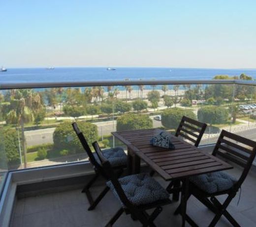 Kermia Court - Beach-front, modern 2 bedroom -sleeps 6