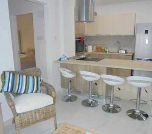 Kermia Court - Beach-front, modern 2 bedroom -sleeps 6