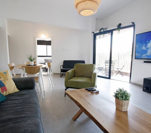 The Gem of the City - Ben Gurion 2 BDR/2 Bath