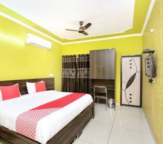 OYO 15620 Hotel Dynasty