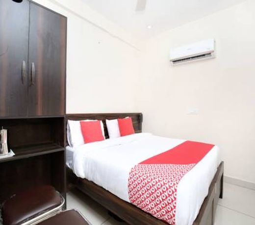 OYO 15620 Hotel Dynasty