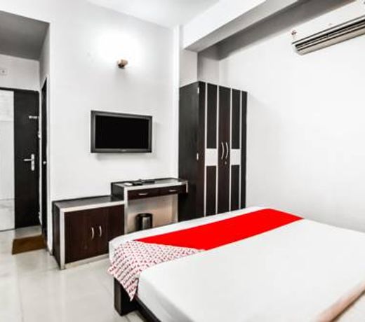 OYO 15650 Tourist Inn