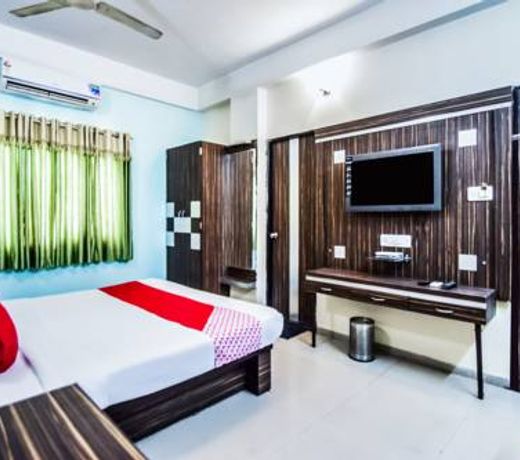OYO 15650 Tourist Inn