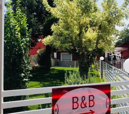 B&B Red Village