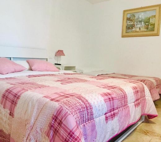 B&B Red Village