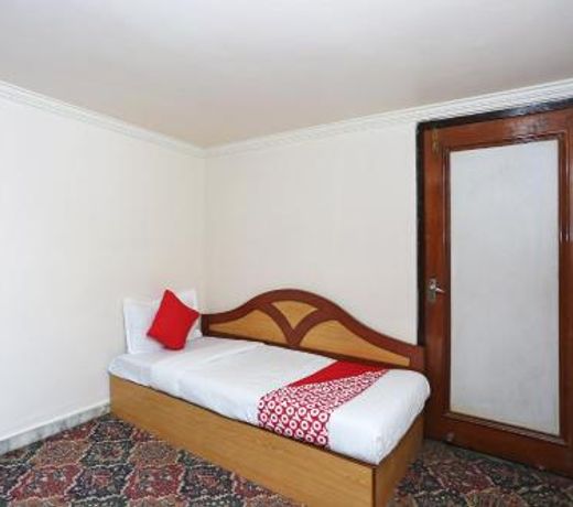 OYO 15468 Hotel Sharda