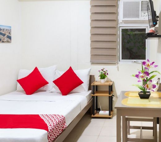 RedDoorz Plus @ Urban Deca Tower Edsa 2