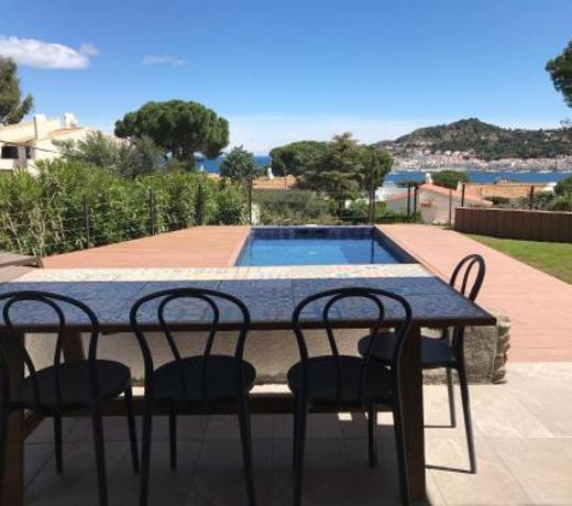 Ideal house for families with pool
