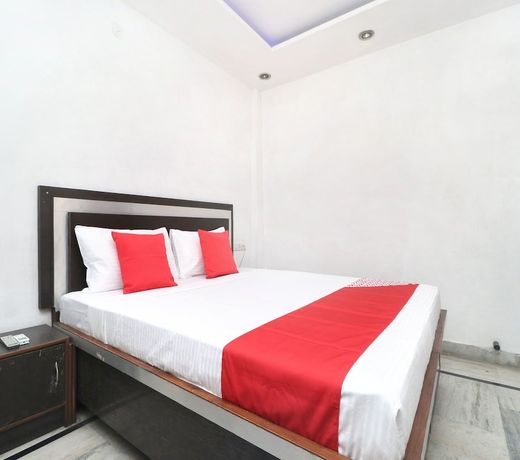 OYO 14985 Hotel S K