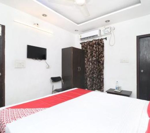 OYO 14985 Hotel S K