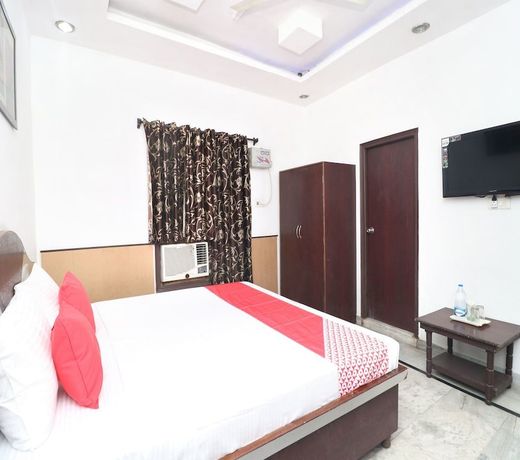 OYO 14985 Hotel S K