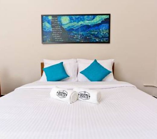 Boots Travelers Lodge