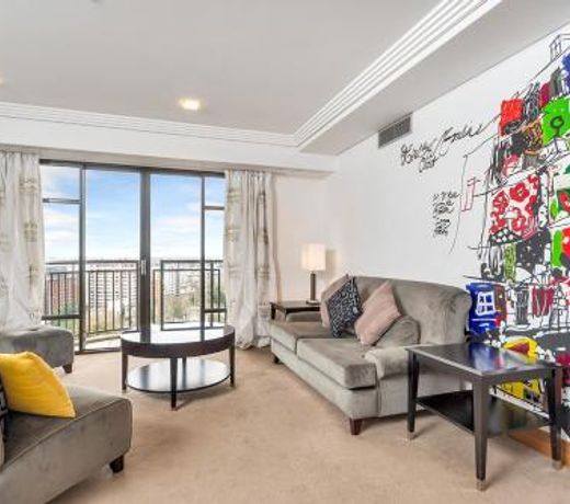QV High-floor Apartment with Facilities - 445