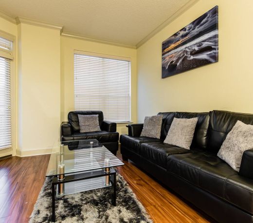 POSH UPTOWN 2 BED RM CONDO